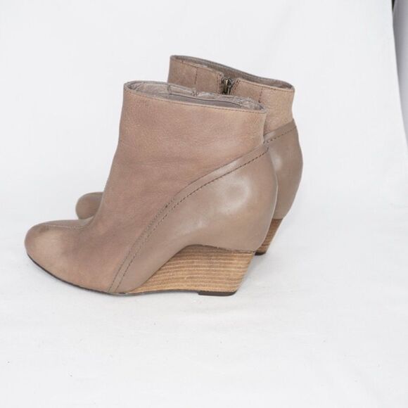 VinceĀ CamutoāBeige/Taupe Hillari Wedge Heel Booties, Sizeā37.5 /7 - Picture 4 of 13